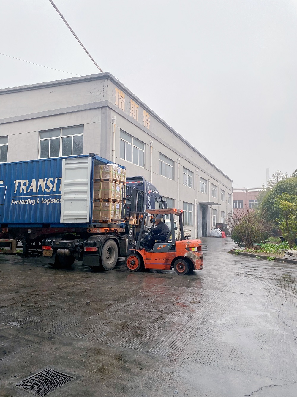 Xinhan Technology Co., Ltd. mengeksport skru mesin berkualiti tinggi ke Jerman