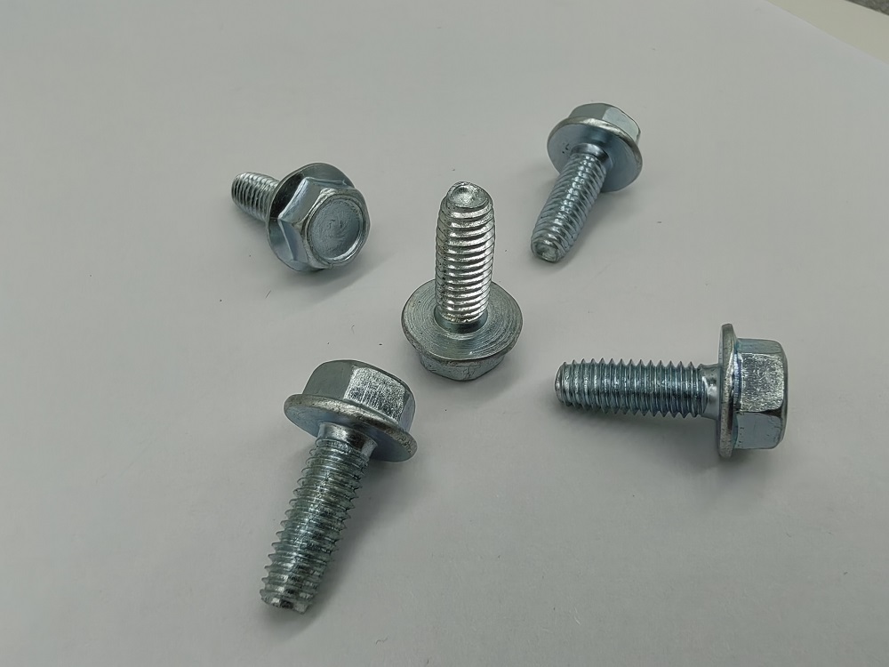 Dalam keadaan apa anda menggunakan skru rolling thread DIN7500D?